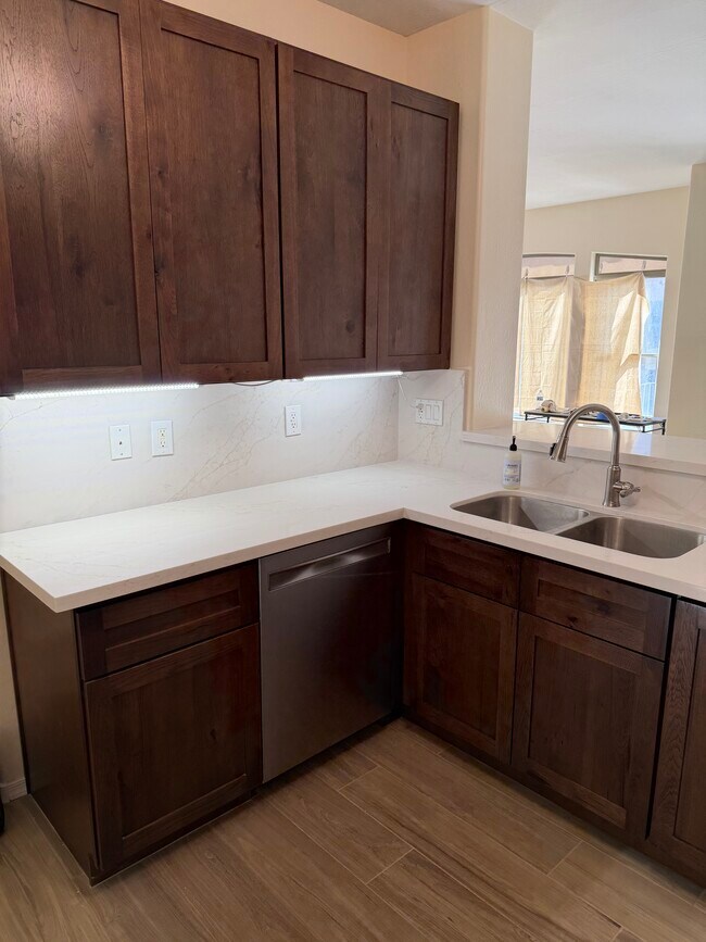 Cocina - 2600 E Springfield Pl