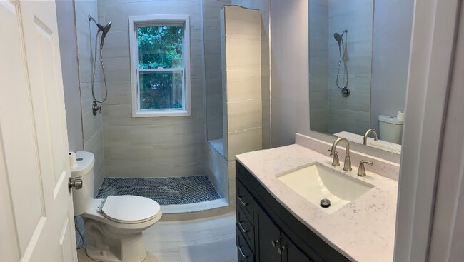 Foto del edificio - 106 Brawley St