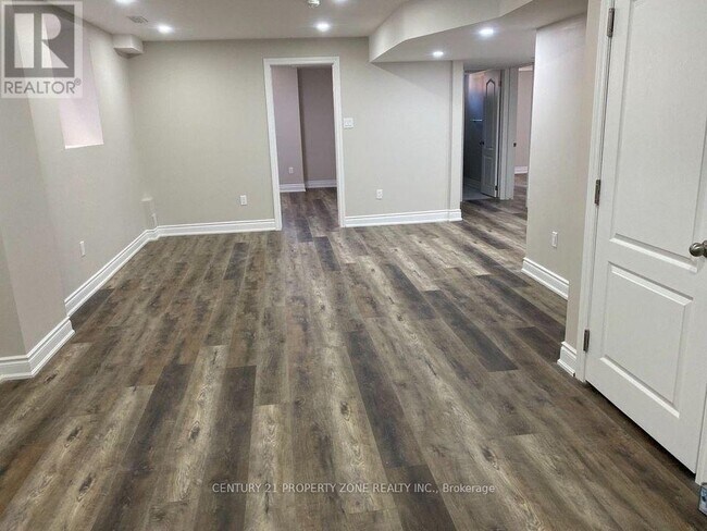 Photo du bâtiment - 15234 Danby Rd