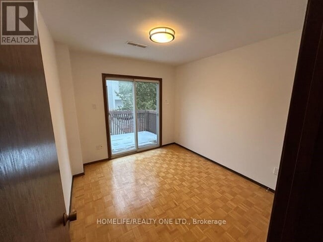 Photo du bâtiment - 13 East Rd