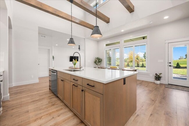 Building Photo - 3 Bedroom. 2.5 Bathroom House in Nampa