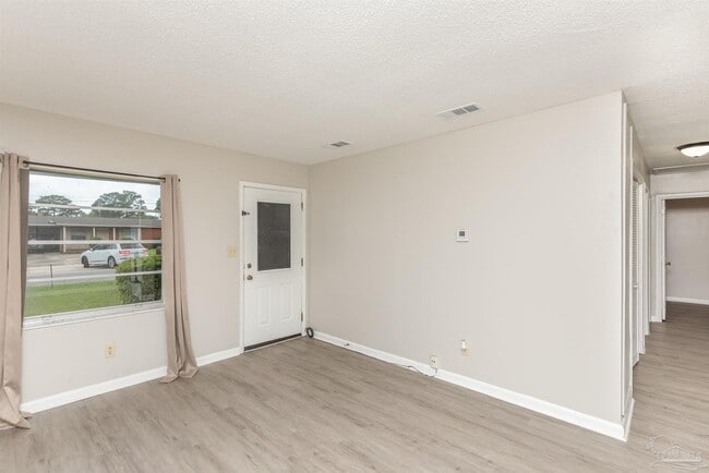 Foto del edificio - 6404 Dunbar Rd