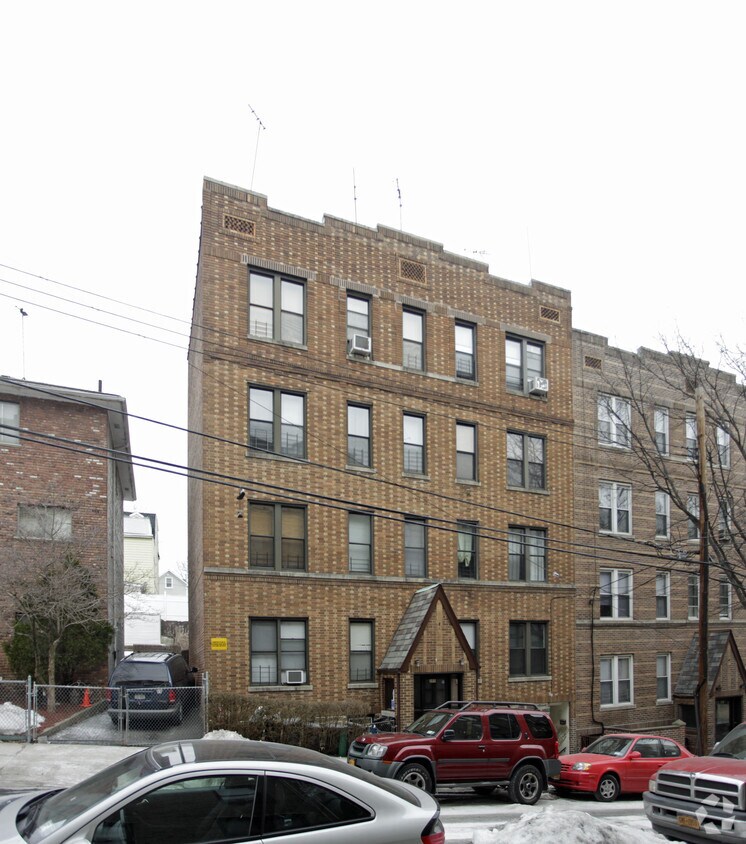 Foto principal - 255 E 237th