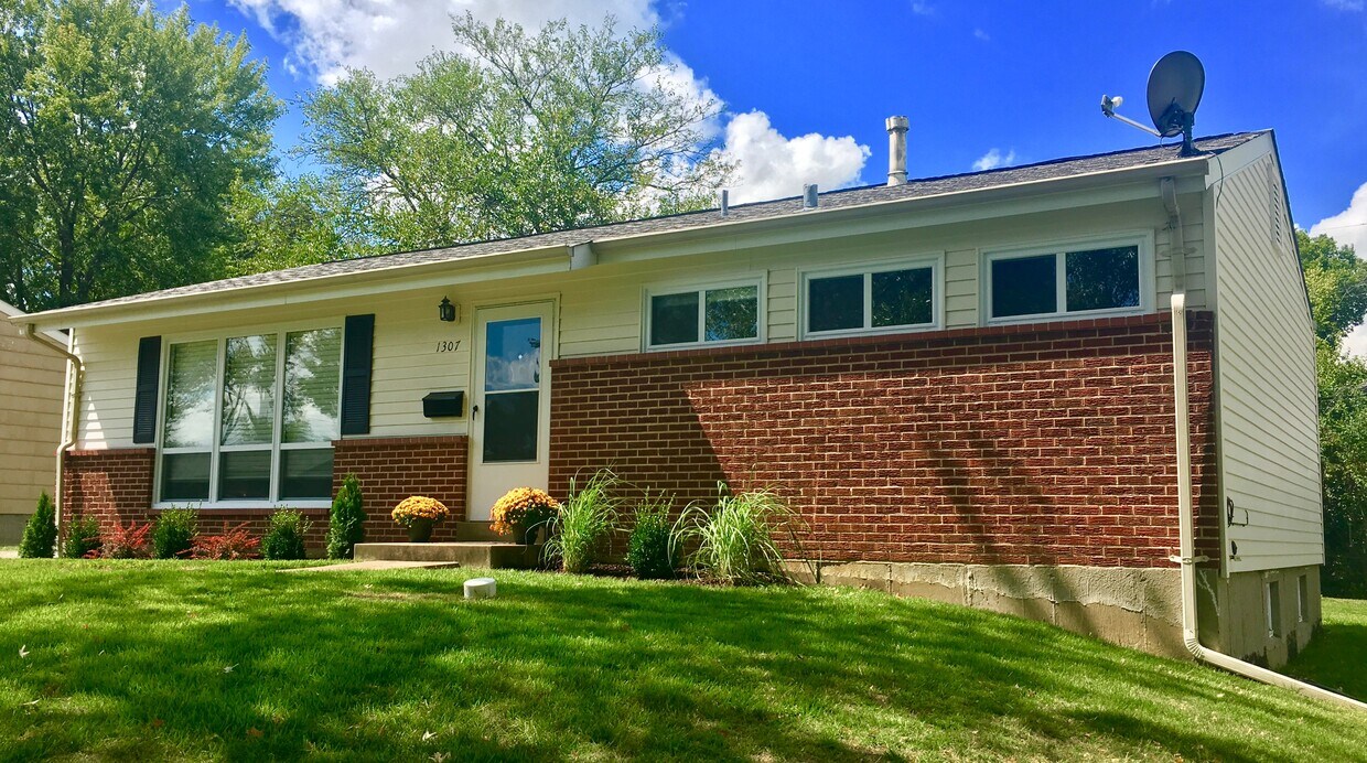 1307 Arrowhead Dr, Olivette, MO 63132 House Rental in Olivette, MO