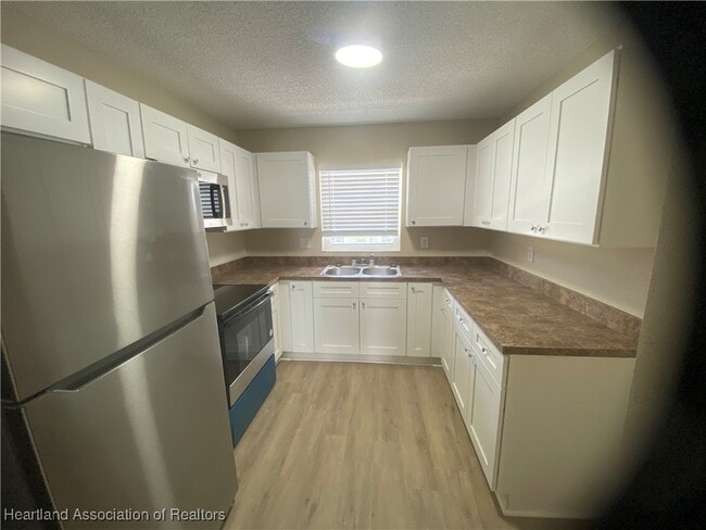 Building Photo - 1741 Kent Dr