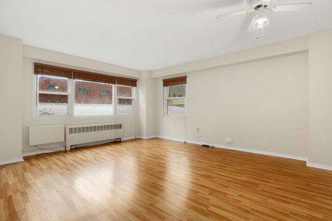 Foto del edificio - 2909 N Sheridan Rd