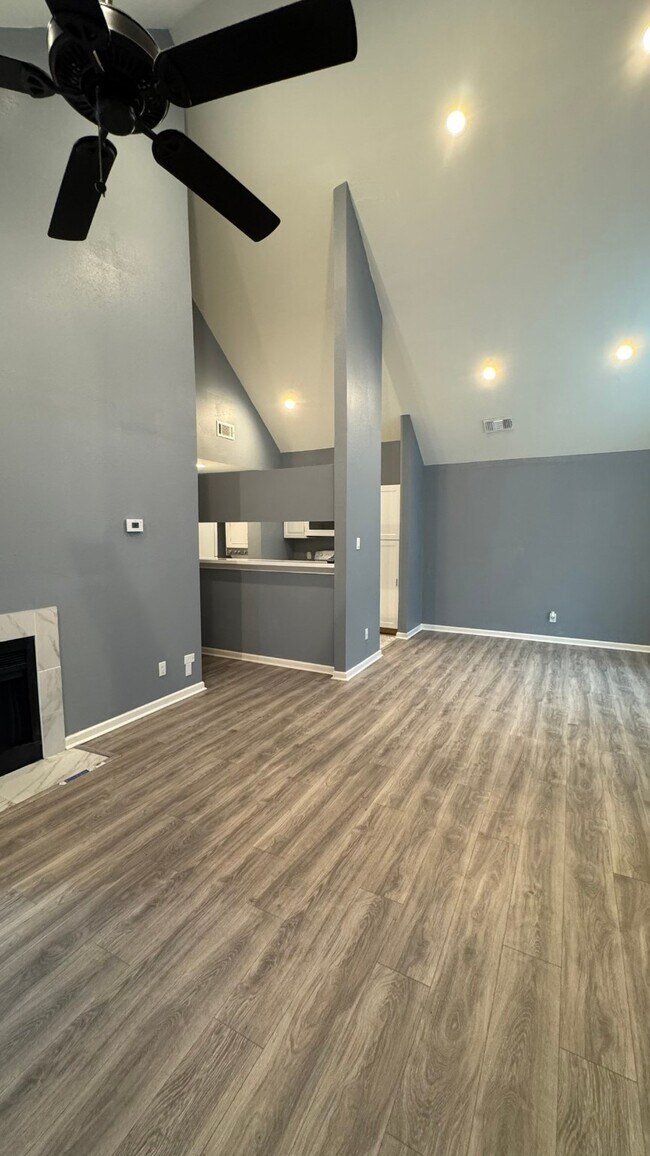 Foto del edificio - 14550 Fonmeadow Dr