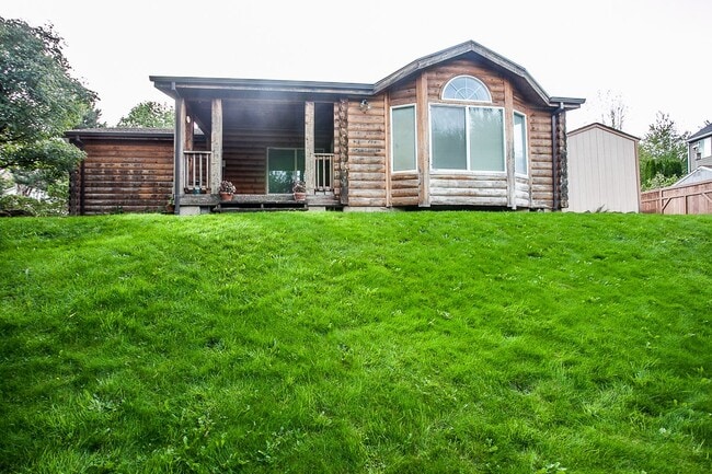 Building Photo - 4040 Summitview Dr