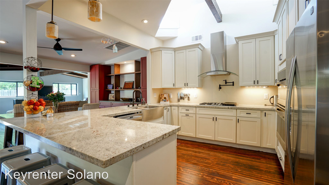 Building Photo - 4 br, 3.5 bath House - 625 Elwood Drive