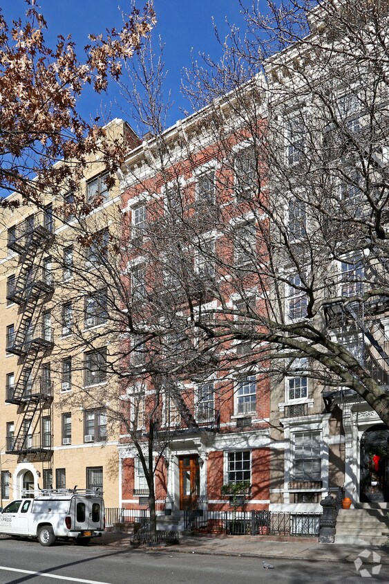 Building Photo - 335 W 21st St