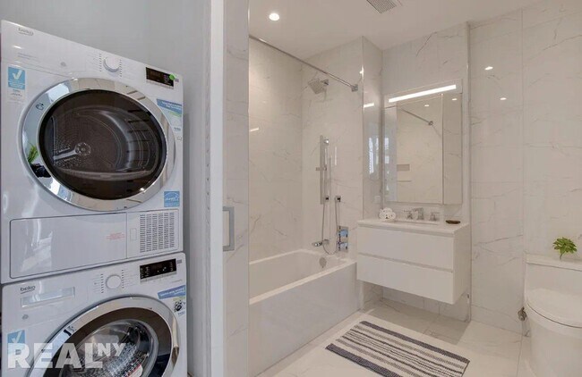 Foto del edificio - 222 E 44th St