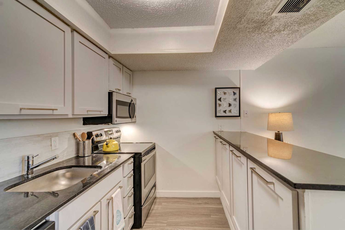 Cascade Apartments 1221 Algarita Ave Austin, TX