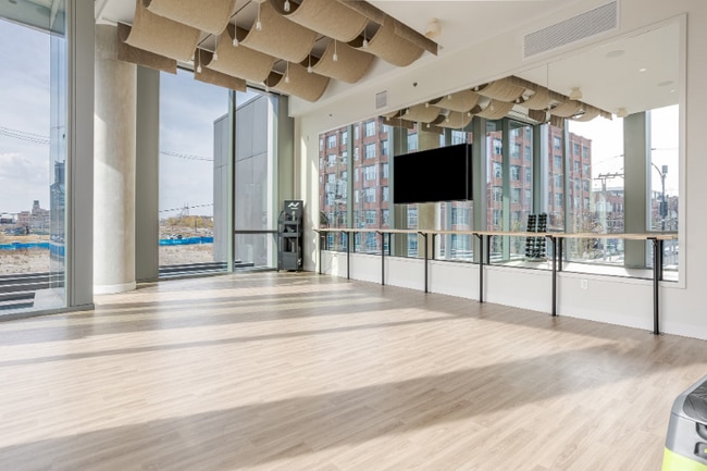 Foto del edificio - 1152 W Carroll Ave