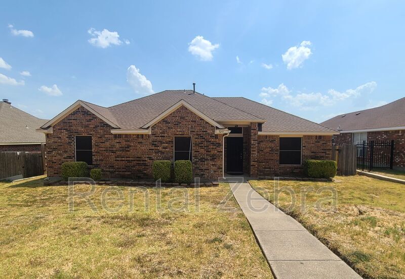 329 N Beltwoods Dr, DeSoto, TX 75115 House Rental in DeSoto, TX