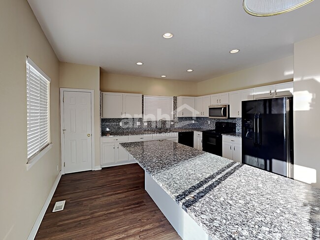 Foto del edificio - 13945 Jasmine St