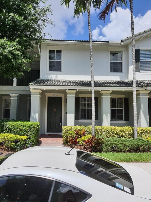 Primary Photo - 1029 NW 18th Ave