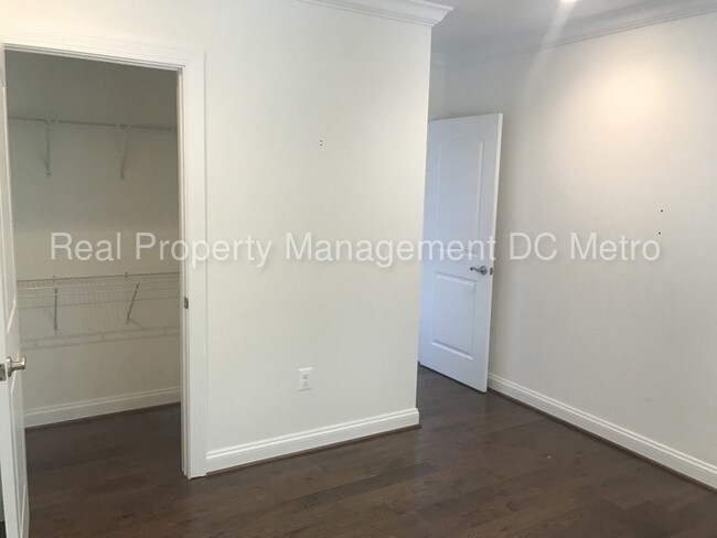 Building Photo - 817 Varnum St NW