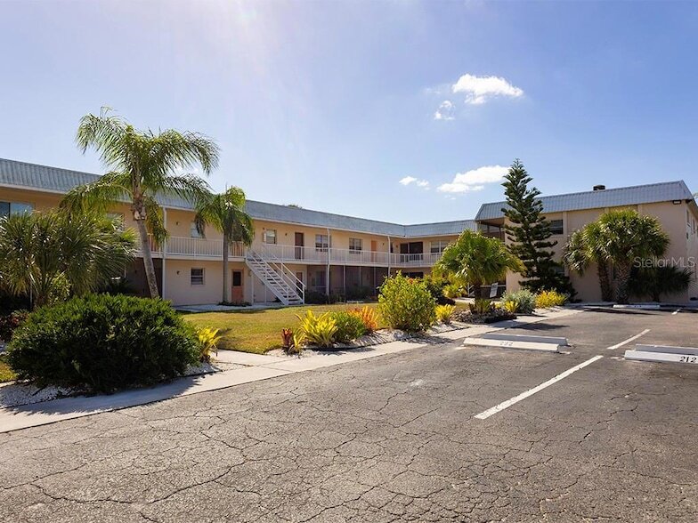 Foto principal - 400 Base Ave E Cmn