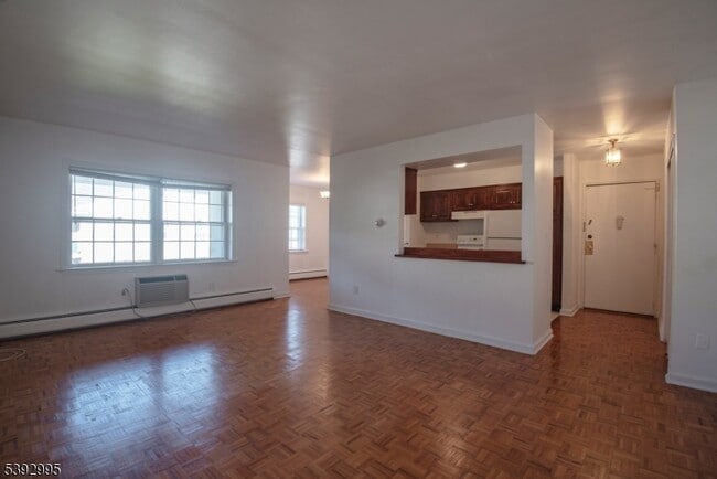 Foto del edificio - 135 S Maple Ave
