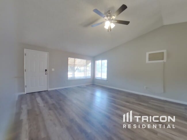 Building Photo - 6725 Canoe Hill Dr