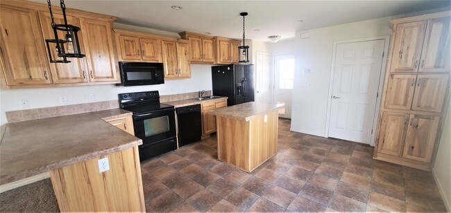 Foto del edificio - 2 Bedroom 1.5 Bathroom & 1 Car Garage For ...