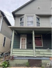 Building Photo - 86 Golde St