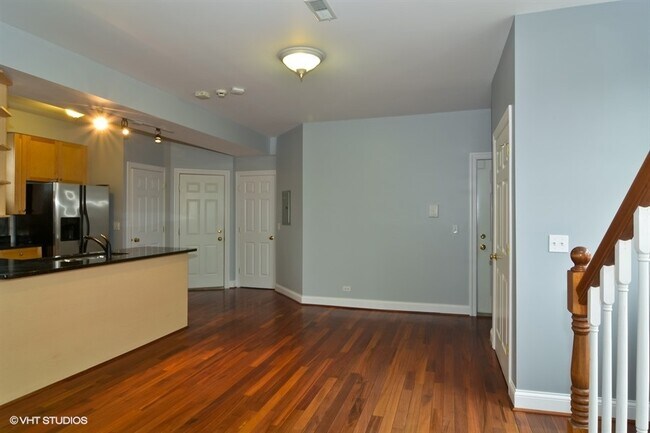 Building Photo - 1540 N Claremont Ave