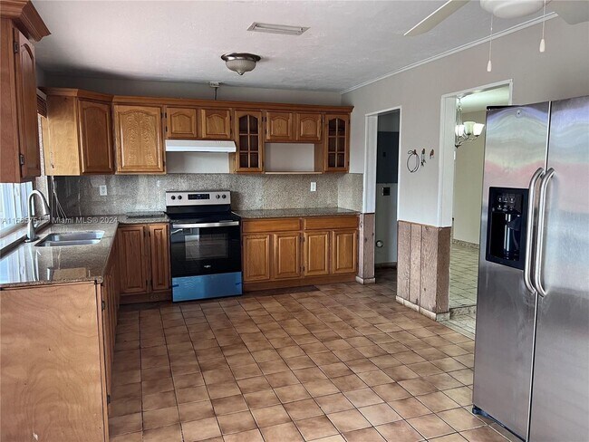 Foto del edificio - 9340 NW 24th Court, Sunrise, FL 33322