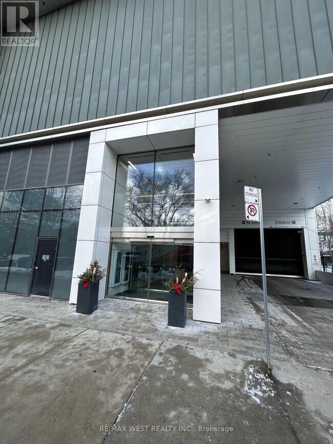 Building Photo - 8 Hillsdale Ave E