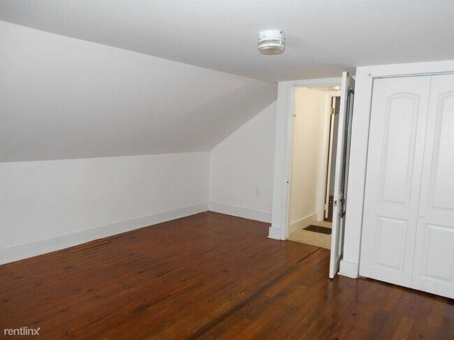Building Photo - 3 br, 1 bath House - 221 Westwood Ct