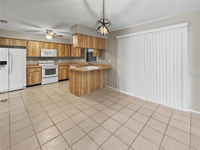 Foto del edificio - 5365 Winewood Dr
