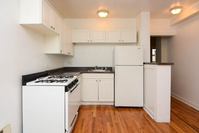 Foto del edificio - 1352 N Dearborn St