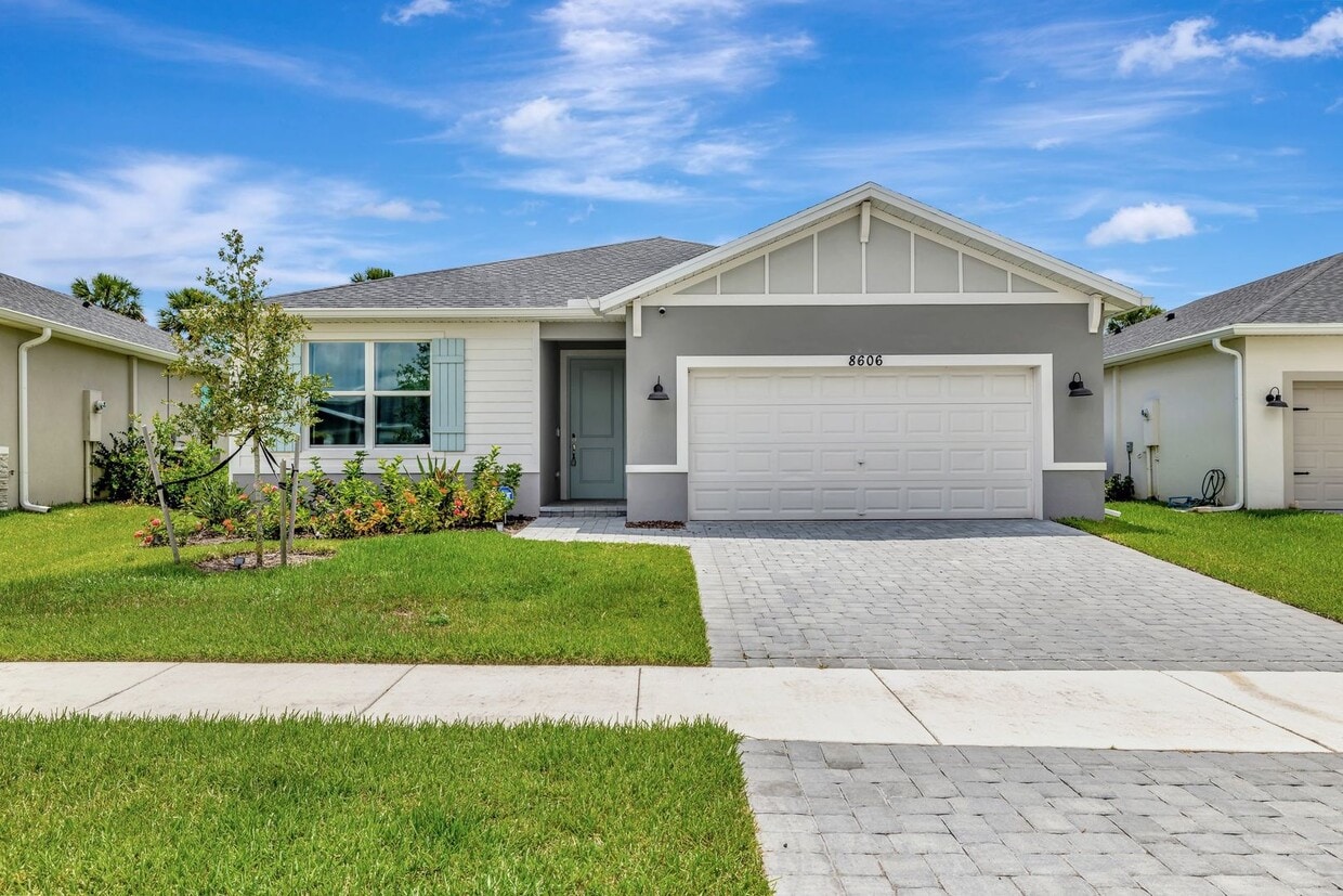 Foto principal - Spacious 4BR Home in Port St. Lucie – Mode...