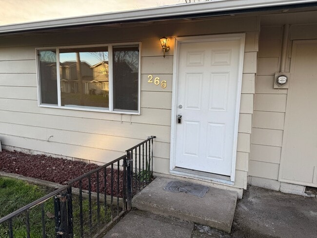 Foto del edificio - Updated 3 bedroom 1 bathroom house!