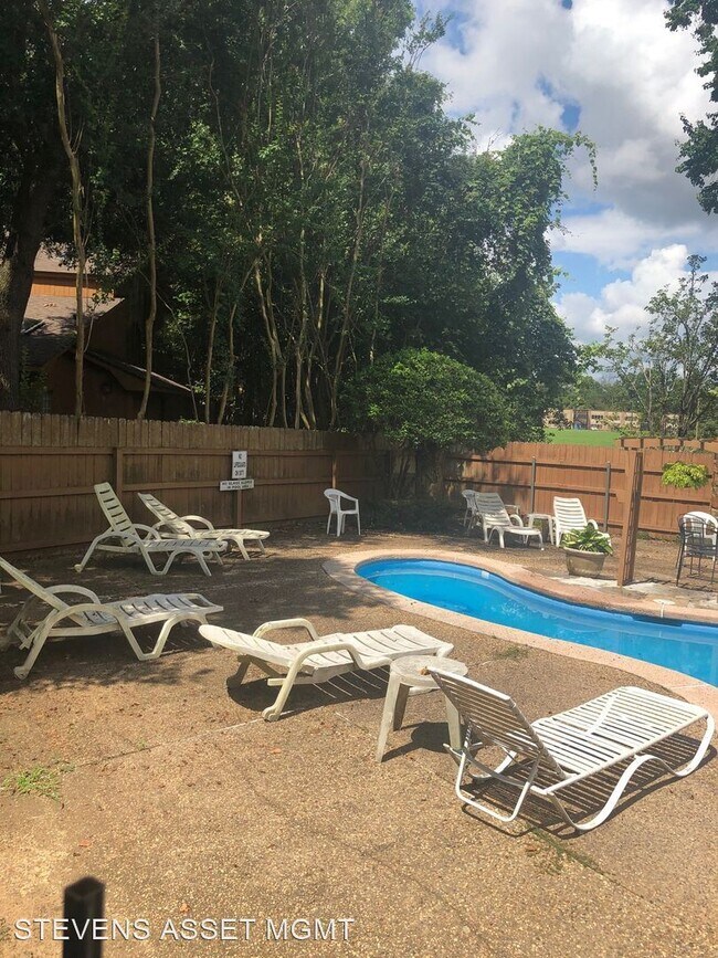Foto del edificio - 1 br, 1 bath House - 3253 Eastwood Drive