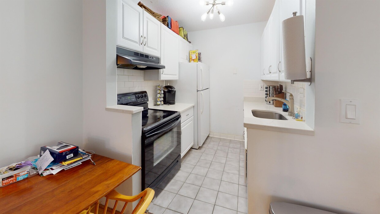 Primary Photo - 61 Wright St