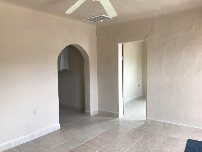 Foto del edificio - 135 1/2 Polo Inn Rd