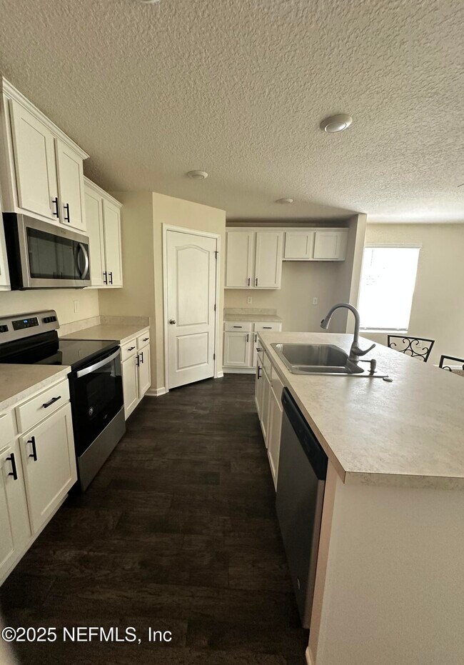 Building Photo - 3508 Lawton Pl