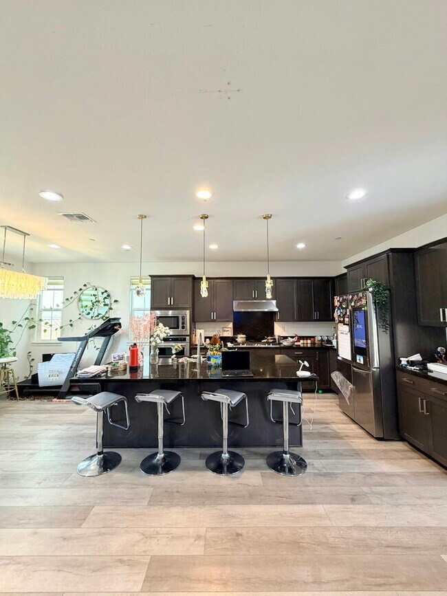 Foto del edificio - 1676 S Central Pkwy