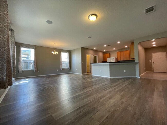 Building Photo - 6808 Ondantra Bnd