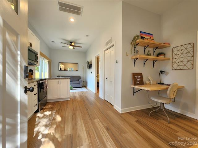 Building Photo - 1636 Longfellow St