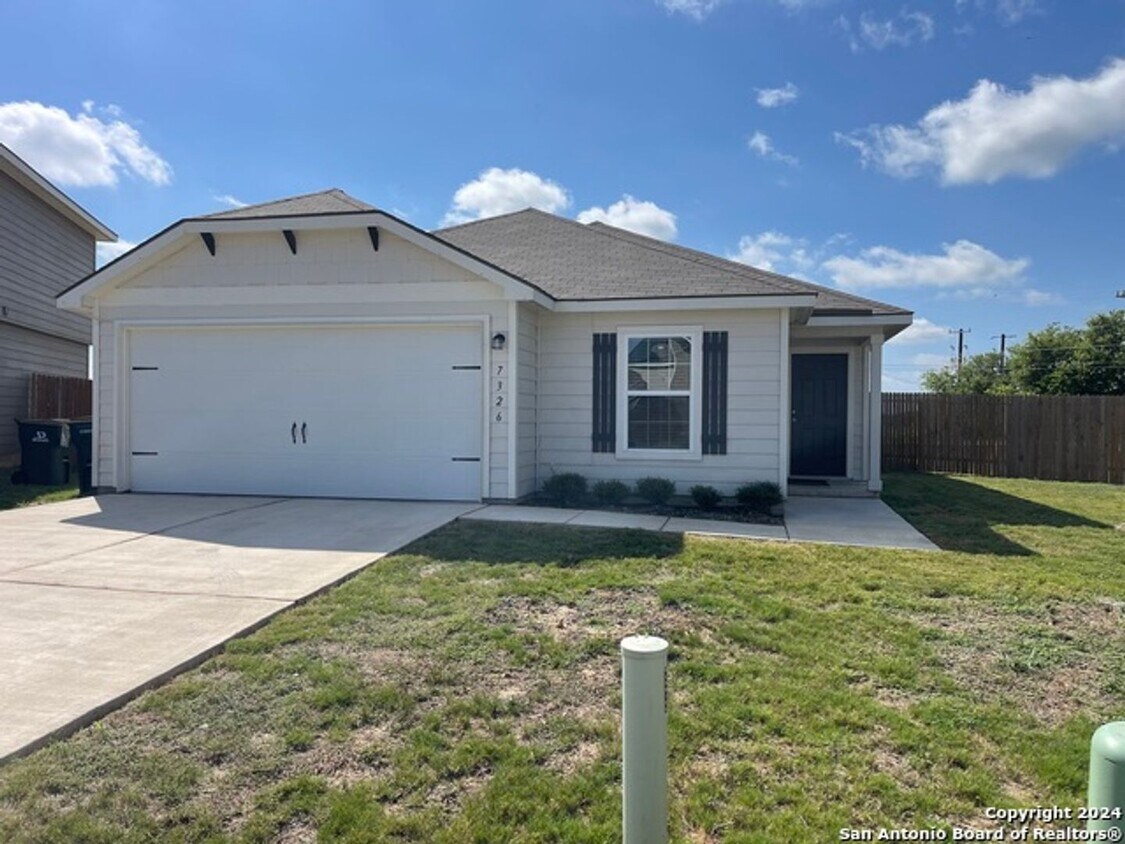 Foto principal - 4 Bedroom and 2 Bathroom located in Luckey...