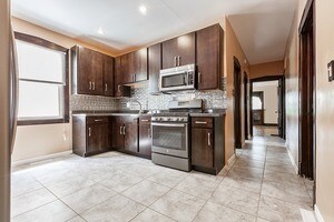Foto del edificio - 8325 S Saginaw Ave