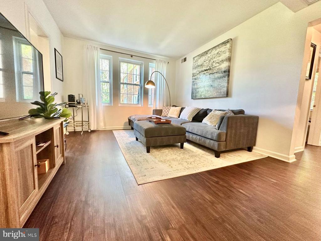 Primary Photo - 2021 Key Blvd