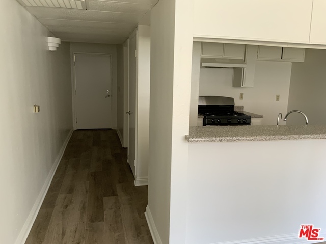 Foto del edificio - 3160 W 5th St