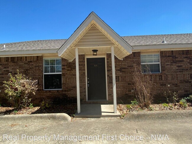 Building Photo - 2 br, 1.5 bath House - 44 Locust Street
