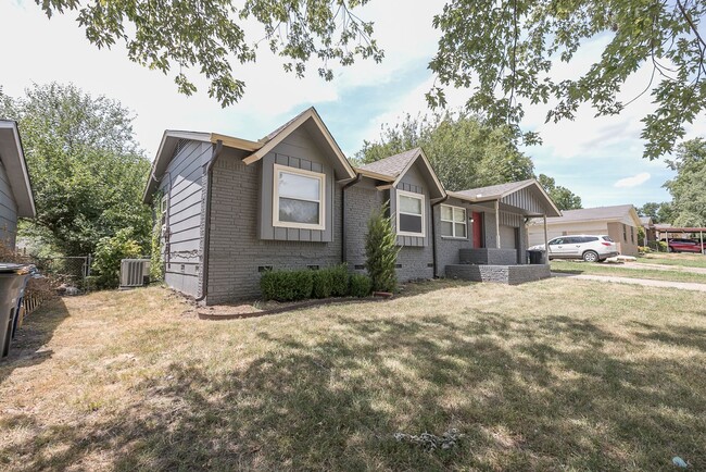 Building Photo - Cute Tulsa Home Coming Soon! 3 bedrooms an...