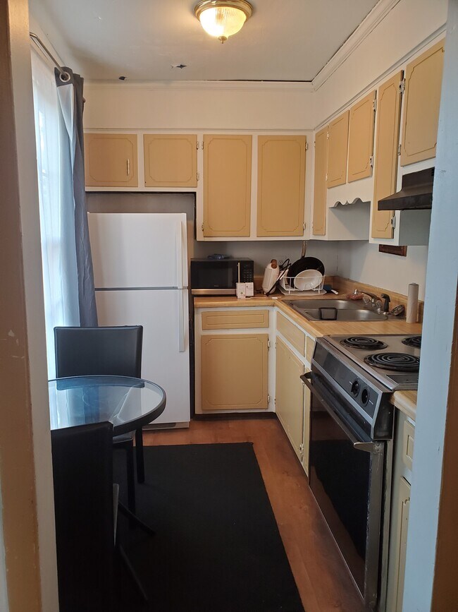 Kitchen - 410 Telfair St