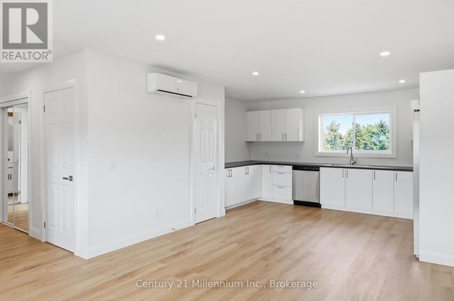 Building Photo - 9592 Beachwood Rd