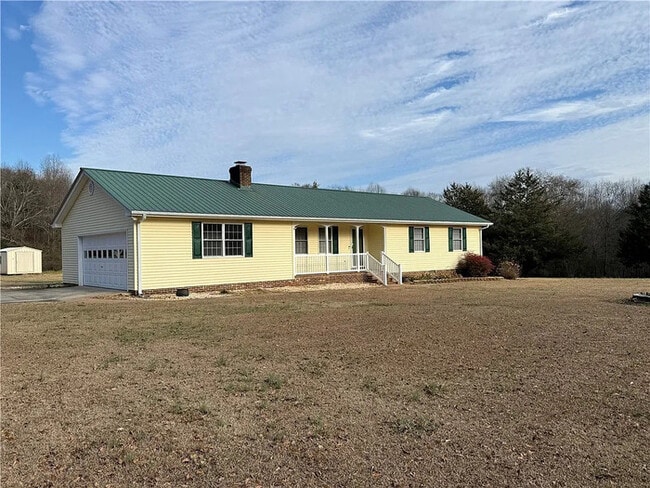 Building Photo - 3 Bedroom 2 Bathroom